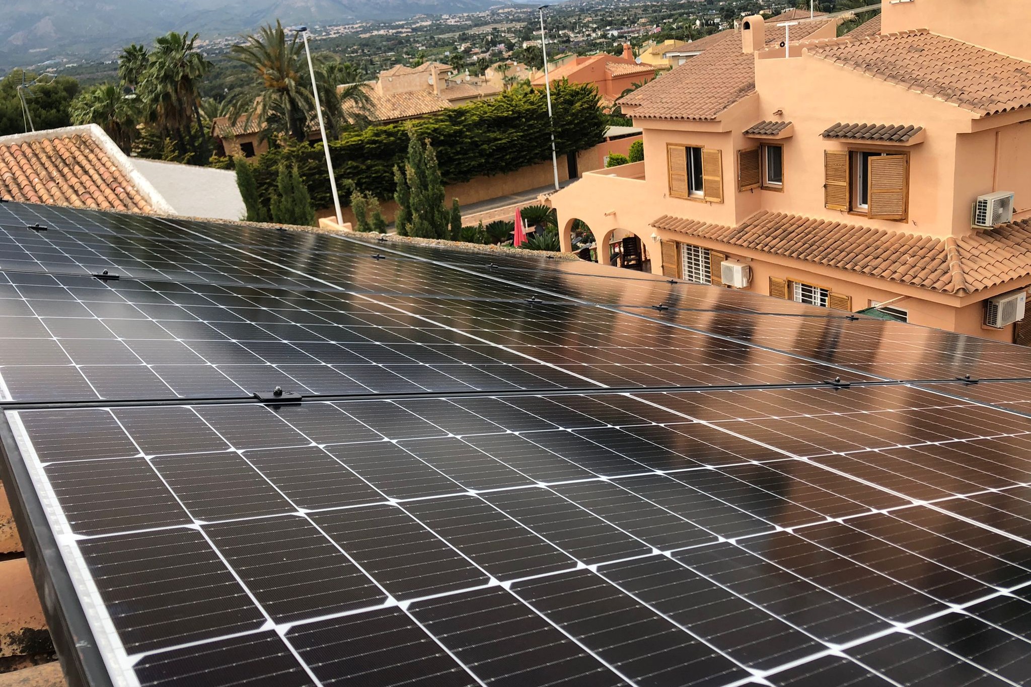 Paneles Solares 9X 370 wp, Benidorm, Alicante (Sistema Red)