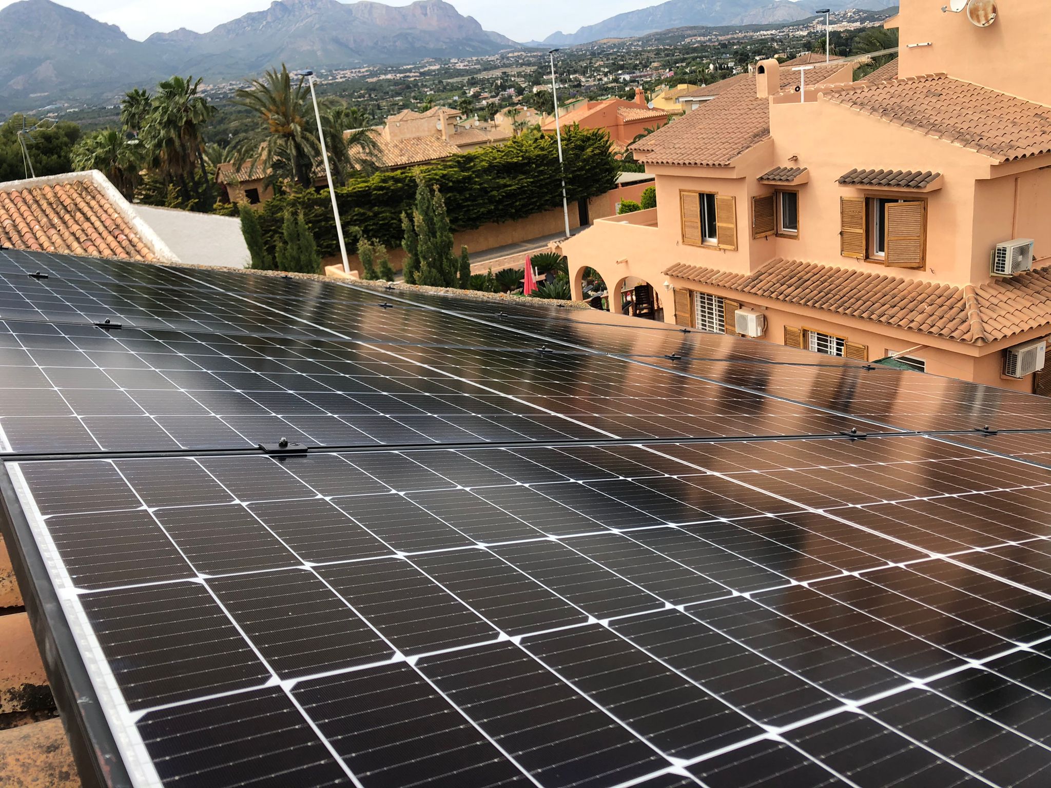 Paneles Solares 9X 370 wp, Benidorm, Alicante (Sistema Red)