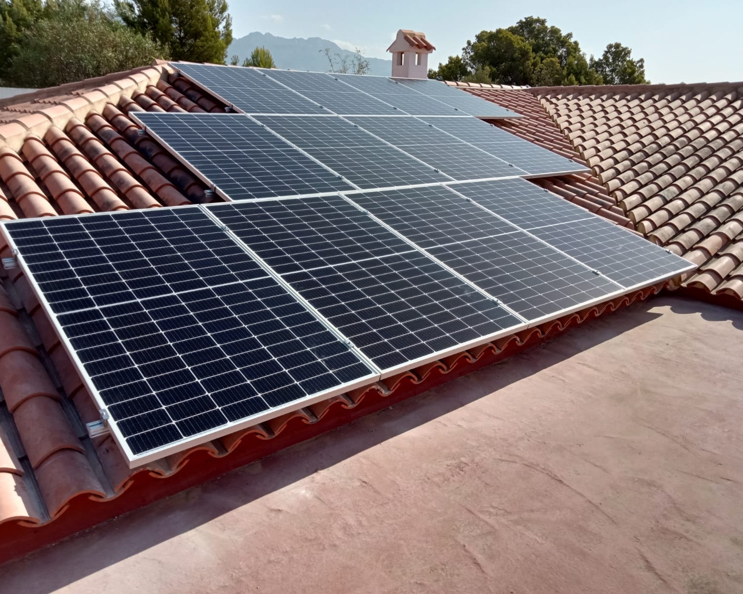 12X 380 wp zonnepanelen, Foia Blanca, Alicante (Hybride systeem)