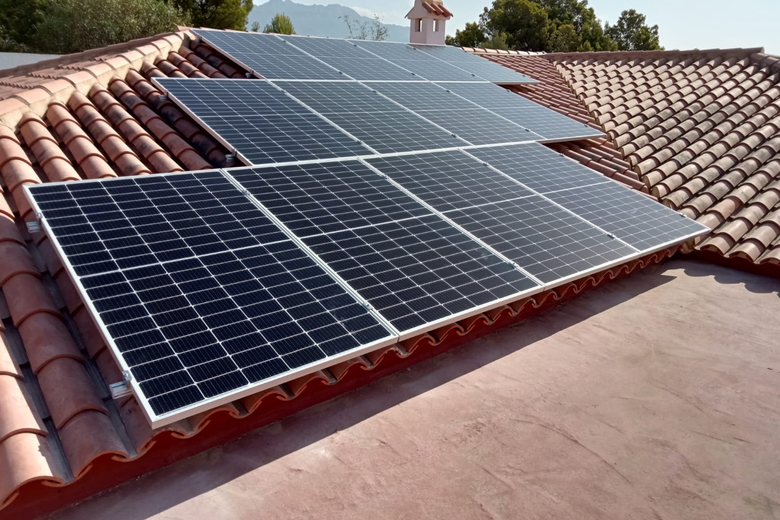 12X 380 wp zonnepanelen, Foia Blanca, Alicante (Hybride systeem)