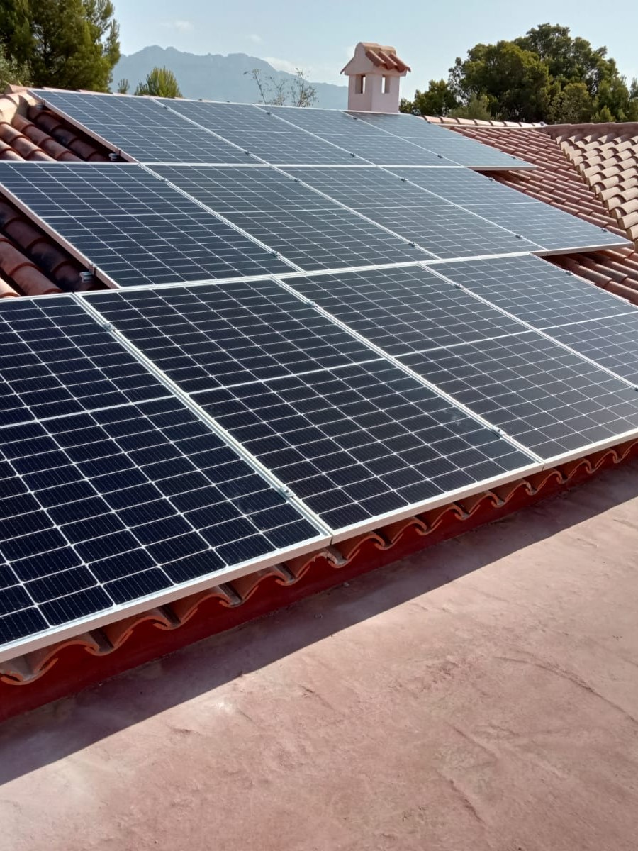 12X 380 wp zonnepanelen, Foia Blanca, Alicante (Hybride systeem)
