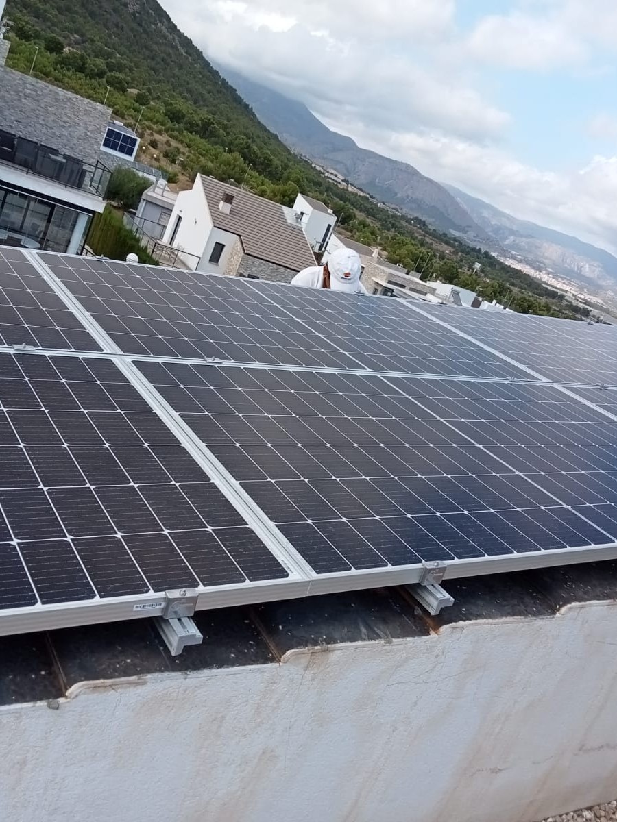 6X 380 wp Paneles Solares, Polop, Alicante (Sistema de red)