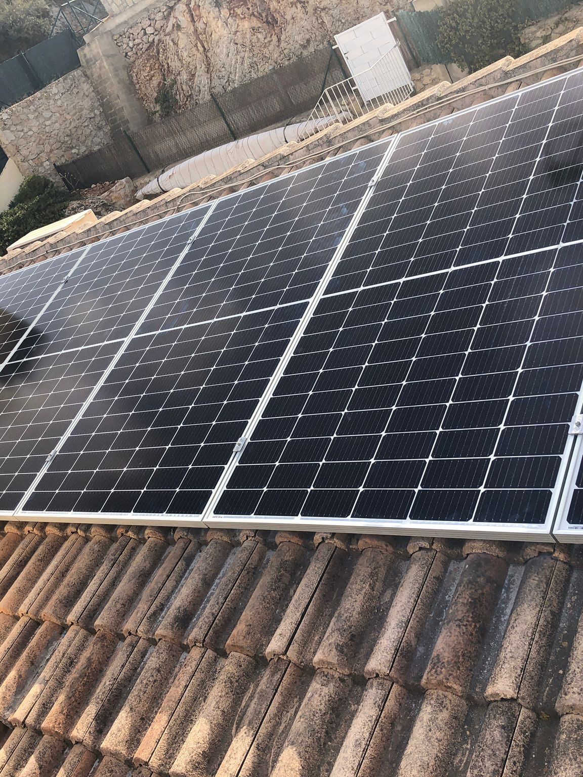 6X 380 wp Paneles Solares, Bolerias, Alicante (Sistema híbrido)