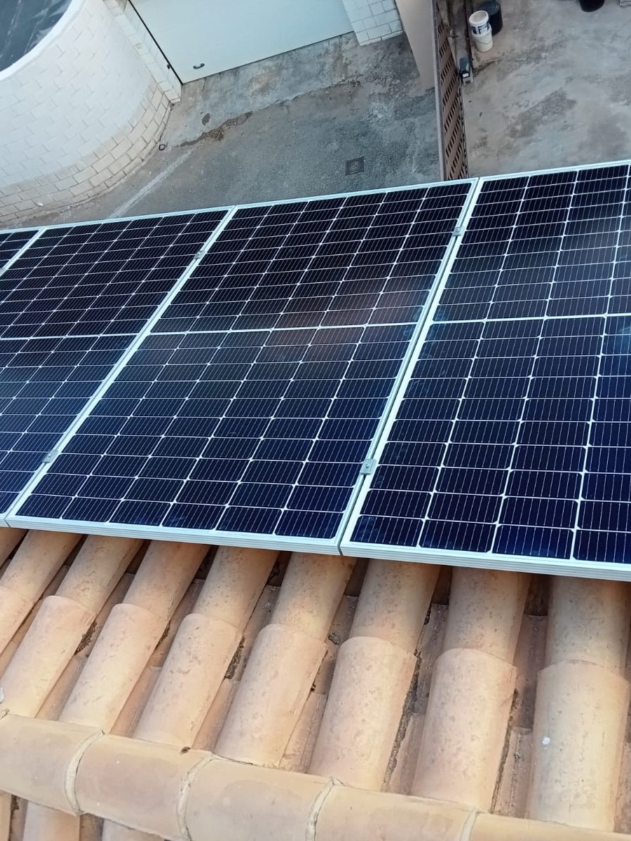6X 380 wp Paneles Solares, Denia, Alicante (Sistema híbrido)