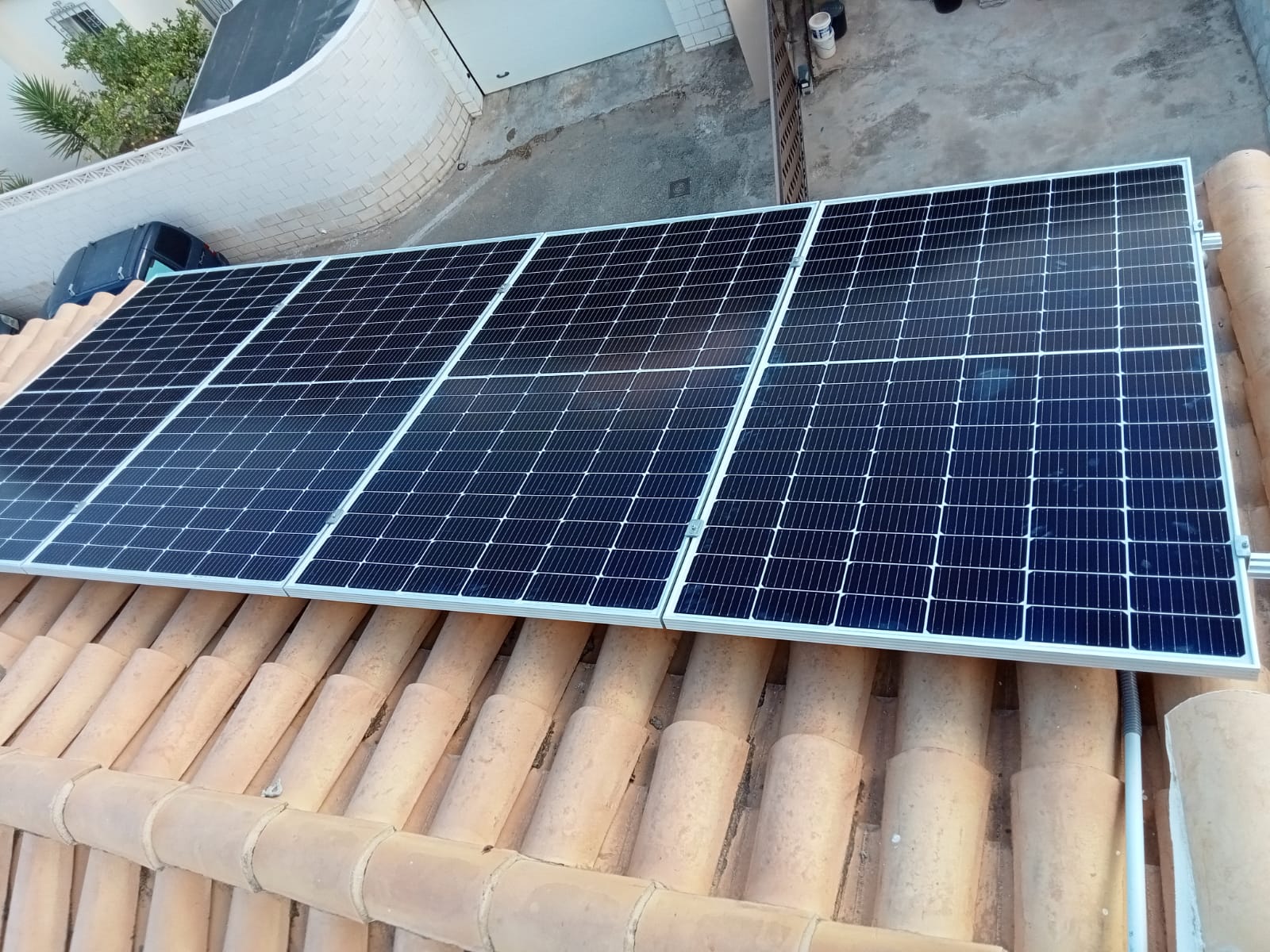6X 380 wp Solar Panels, Denia, Alicante (Hybrid system)