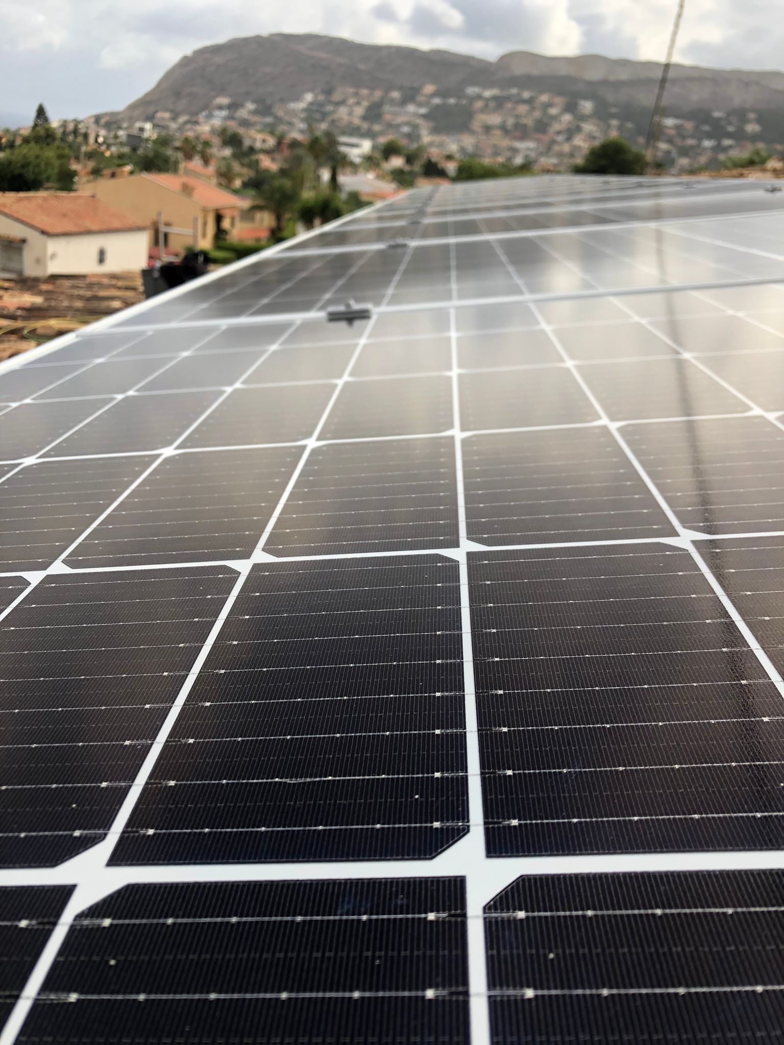 12X 380 wp zonnepanelen, Calpe, Alicante (Hybride systeem)