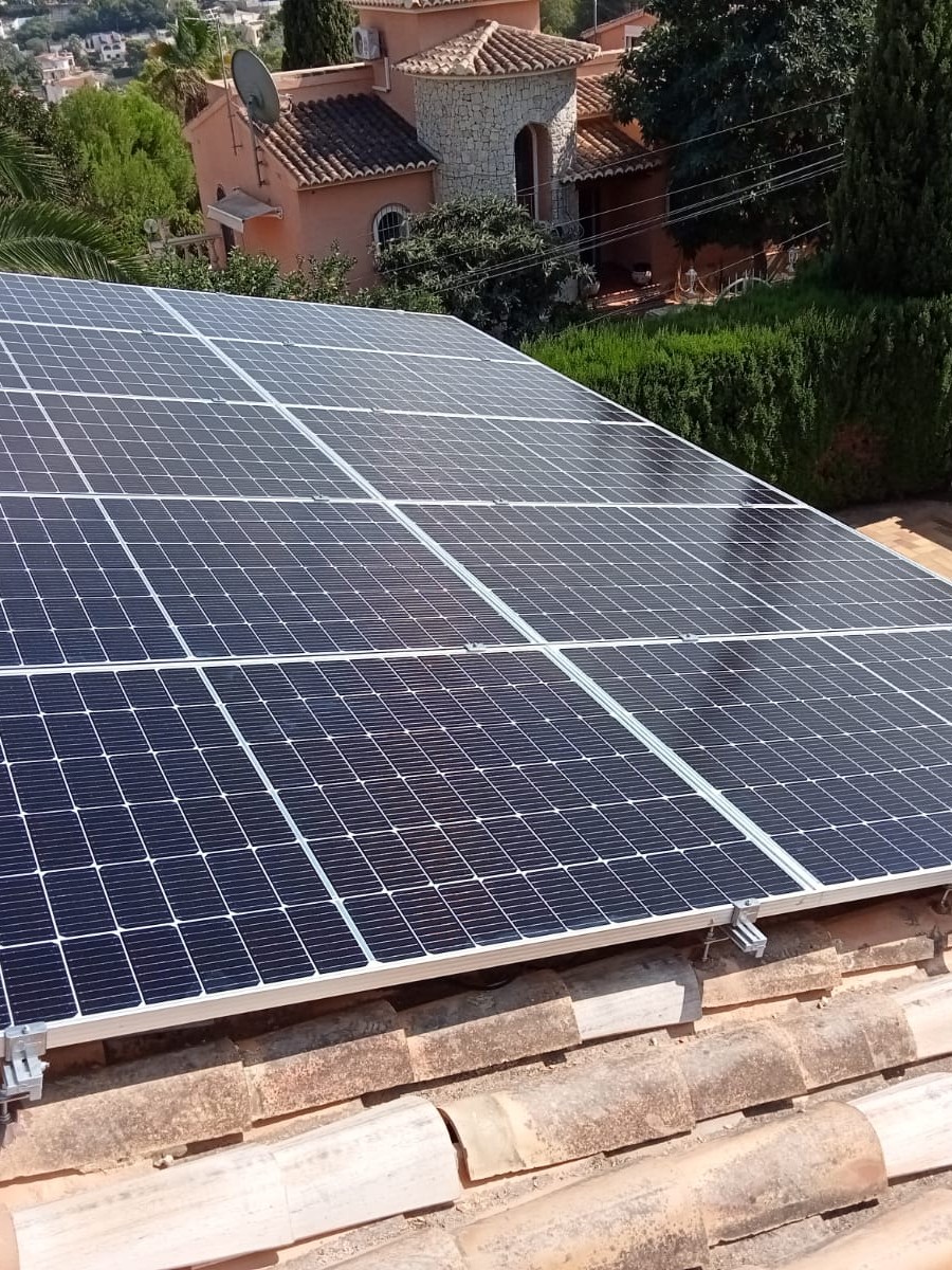 10X 380 wp Paneles Solares, Benissa, Alicante (Sistema híbrido)