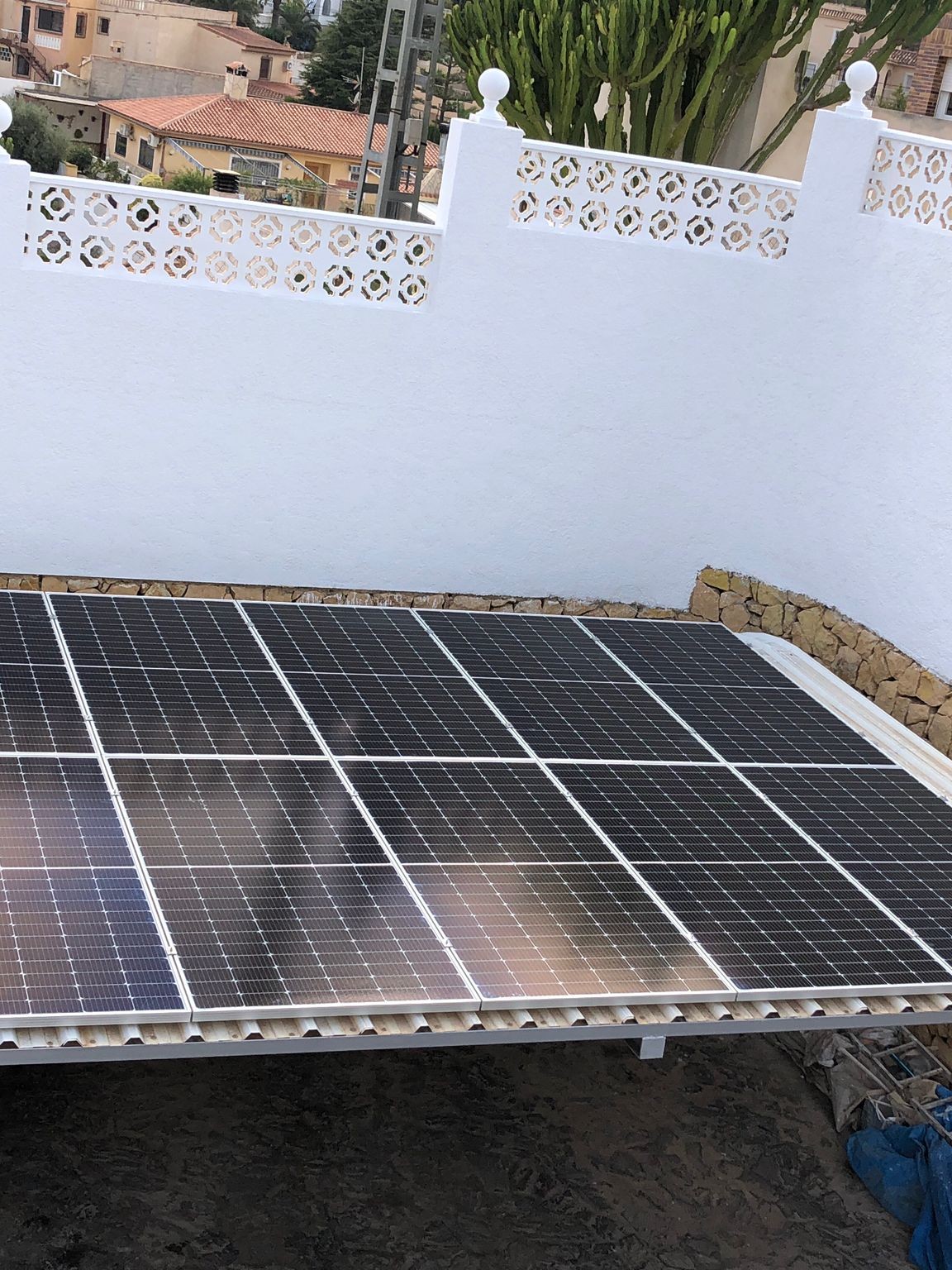 10X 455 wp Paneles Solares, Alfas del Pi, Alicante (Sistema híbrido)