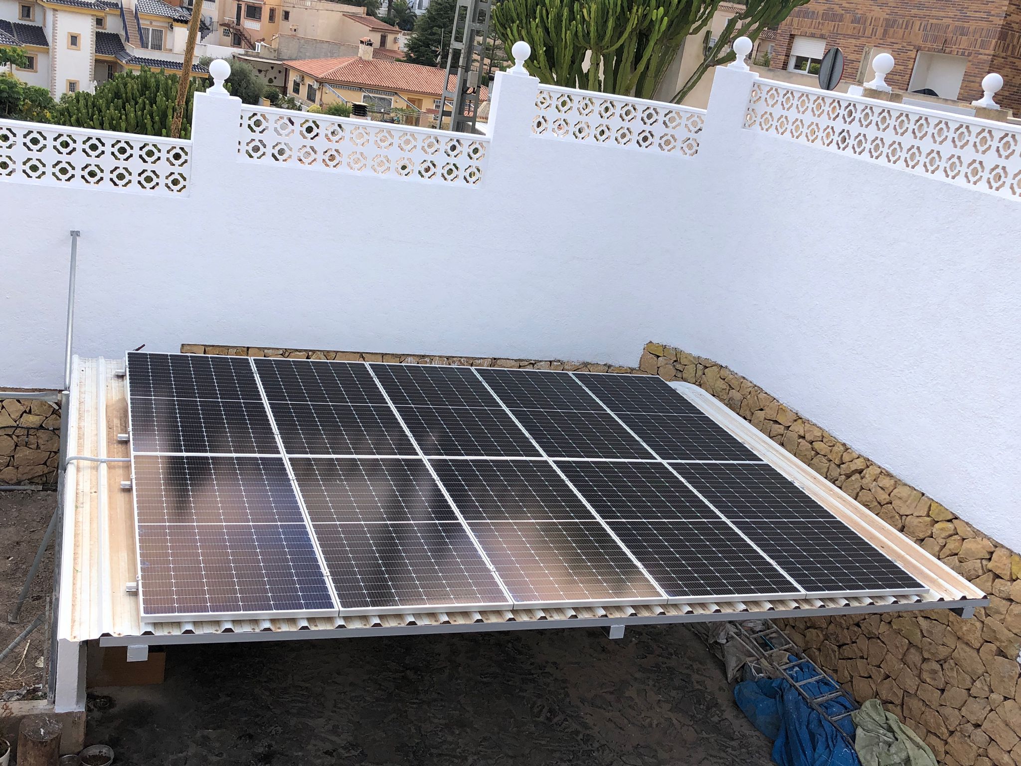 10X 455 wp Solar Panels, Alfas del Pi, Alicante (Hybrid system)