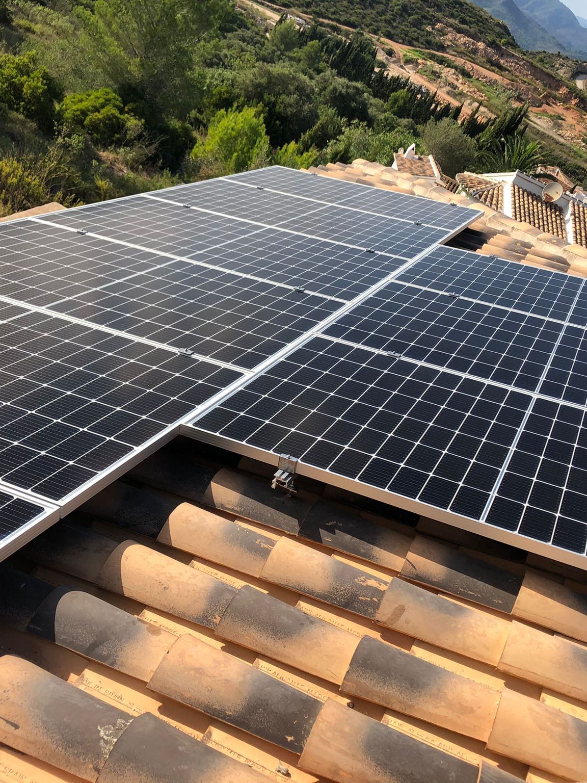 9X 380 wp Paneles Solares, El Ràfol dAlmúnia, Alicante (Sistema híbrido)