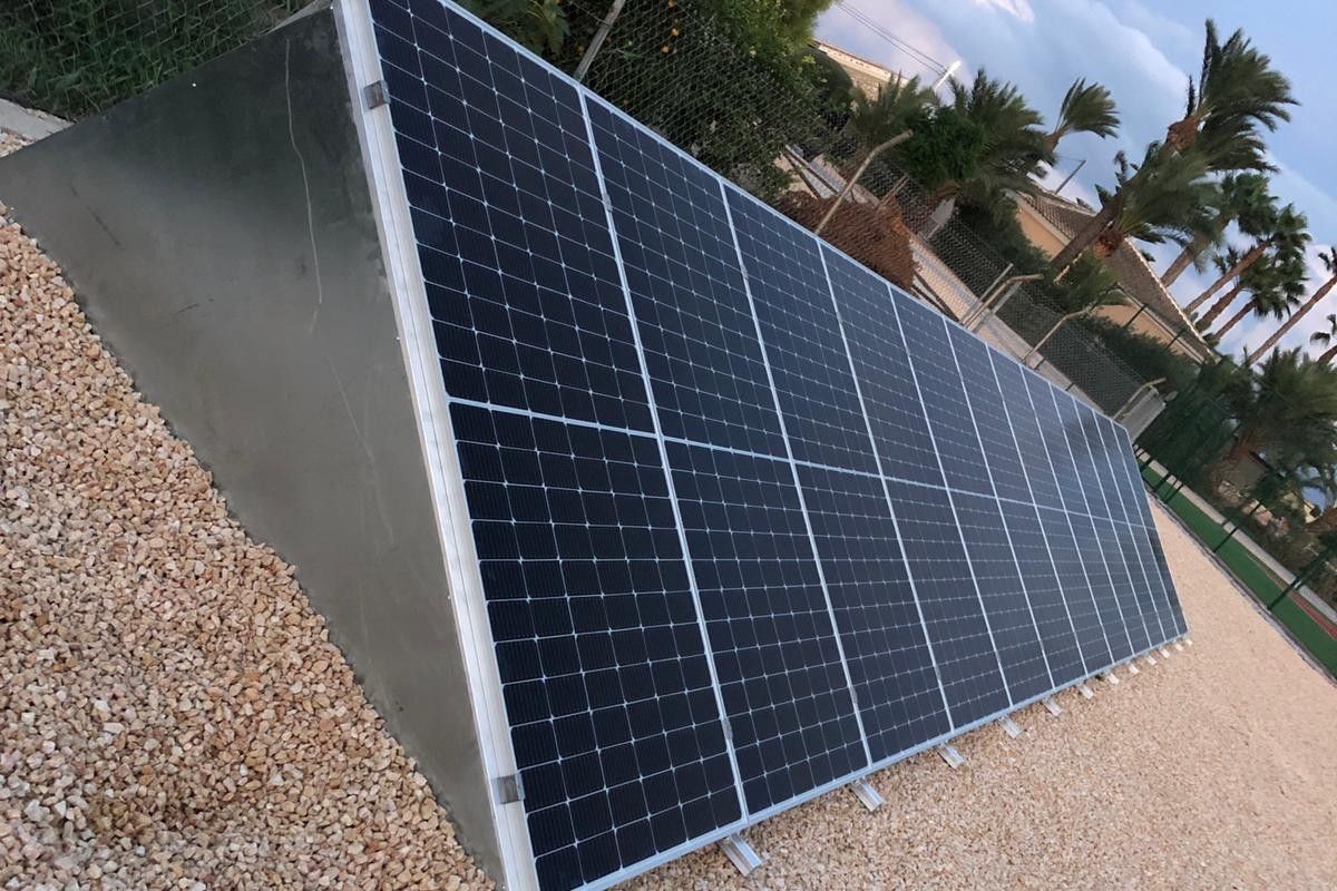 12X 455 wp zonnepanelen, Daya Vieja, Alicante (hybride systeem)