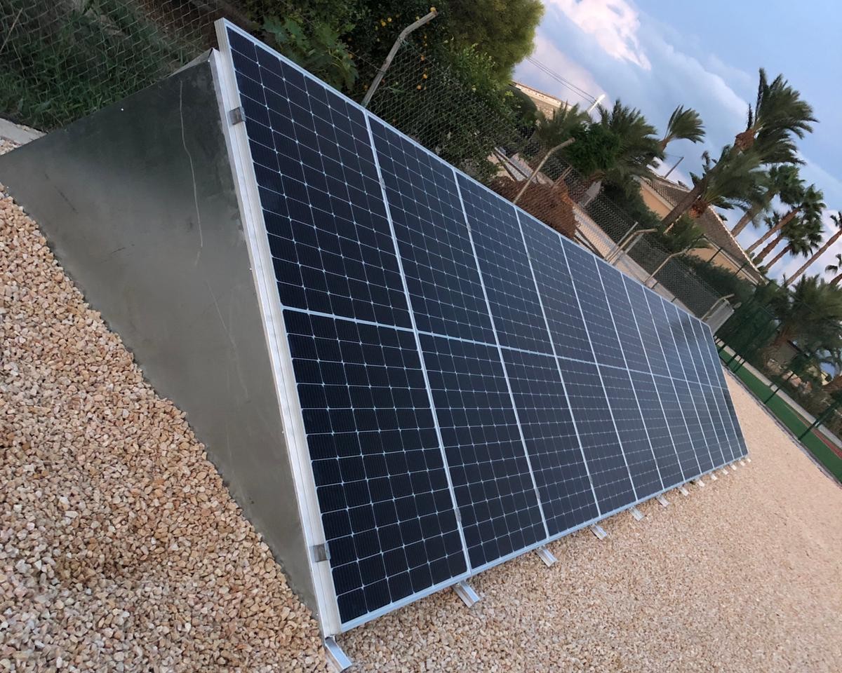 12X 455 wp zonnepanelen, Daya Vieja, Alicante (hybride systeem)