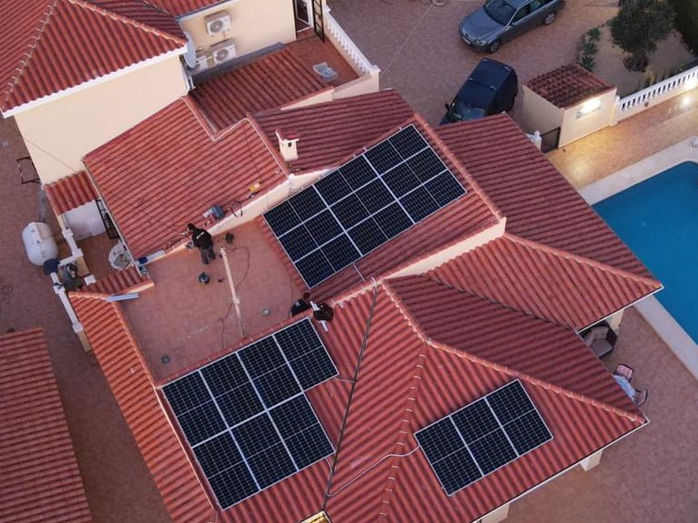 19X 380 wp Solar Panels, l'Alfàs del Pi, Alicante (Hybrid system)
