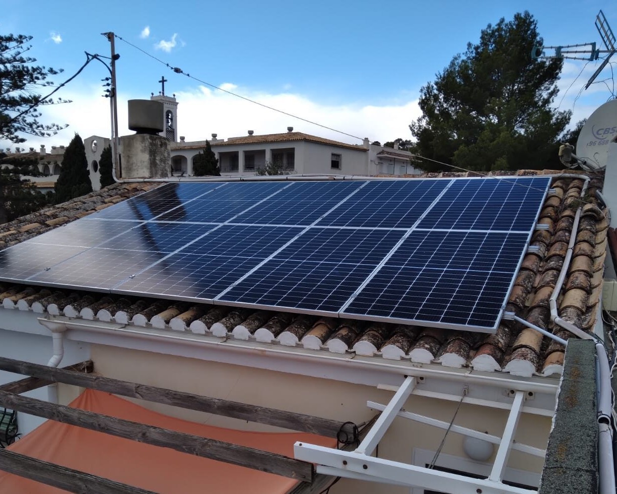 10X 380 wp Paneles Solares, Altea, Alicante (Sistema híbrido)