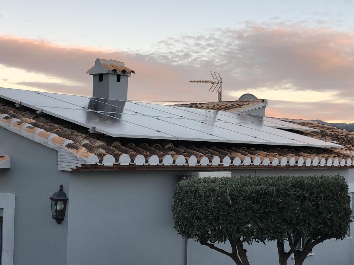 12X 380 wp Paneles solares, Tormos, Alicante (Sistema híbrido)
