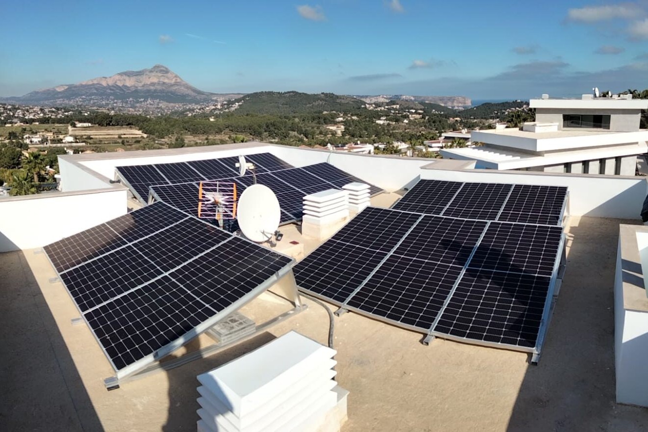 19X 380 wp Paneles Solares, Javea, Alicante (Sistema híbrido)