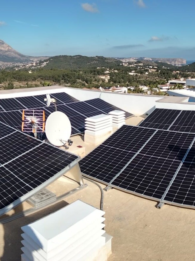 19X 380 wp Paneles Solares, Javea, Alicante (Sistema híbrido)