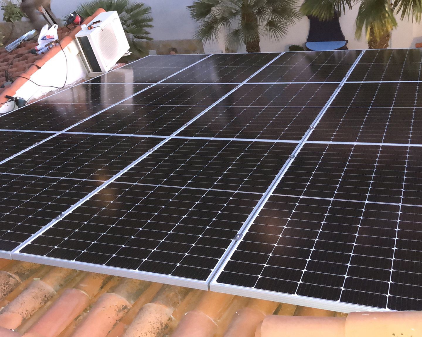 12X 380 wp Solar Panels, Denia, Alicante (Hybrid system)