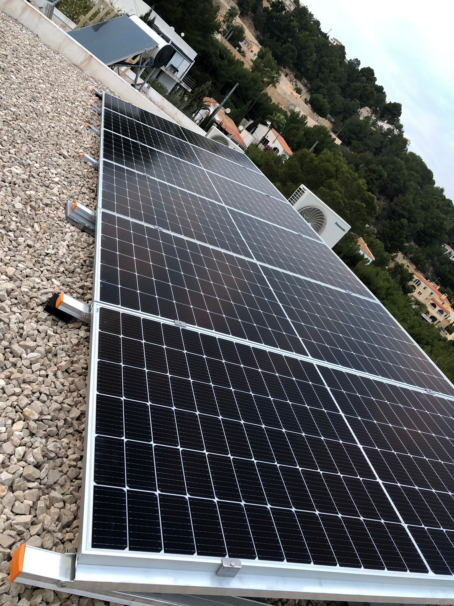 15X 455 wp Paneles Solares, Calpe, Alicante (Sistema híbrido)