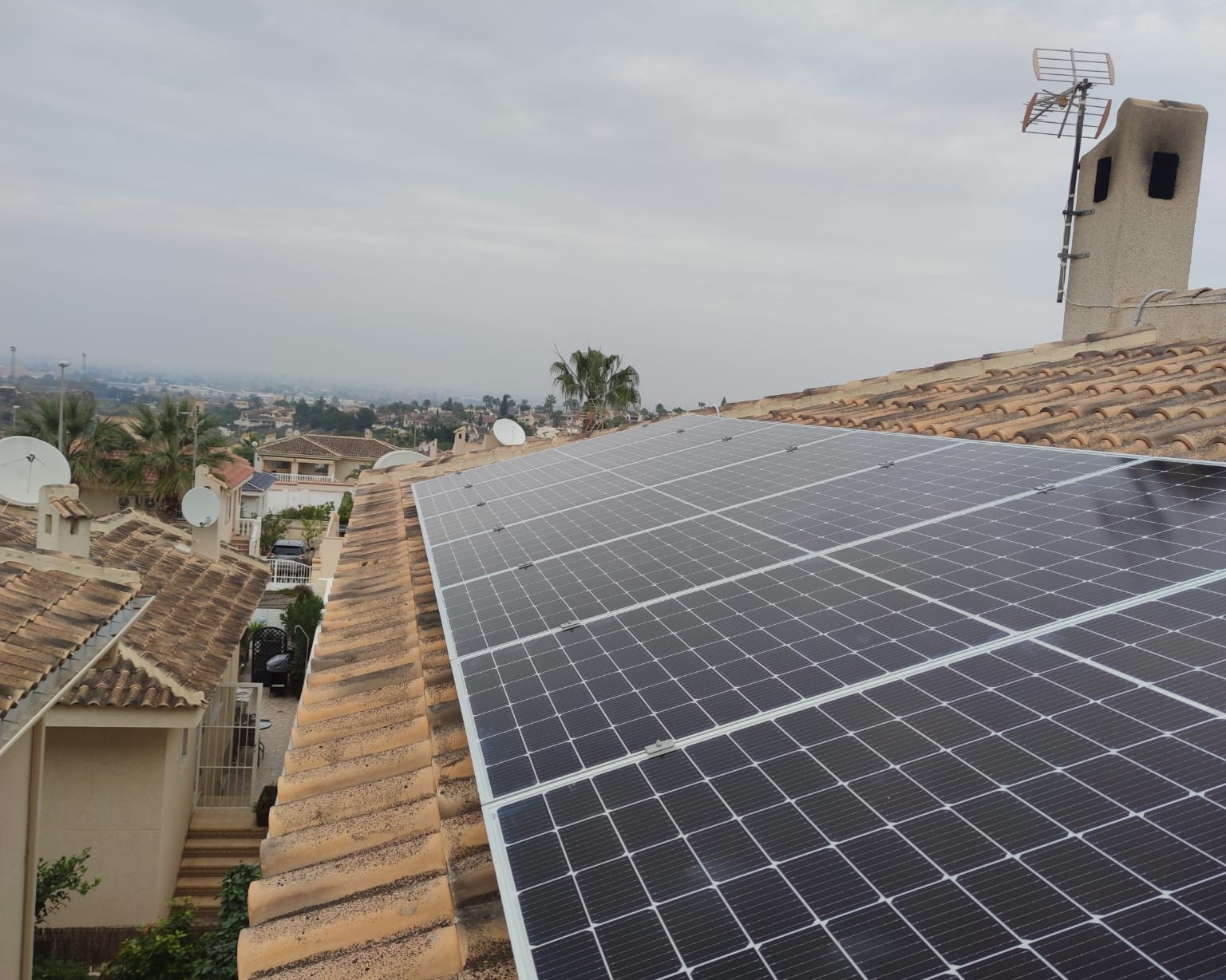 11X 455 wp Solar Panels, Benijofar, Alicante (Hybrid system)