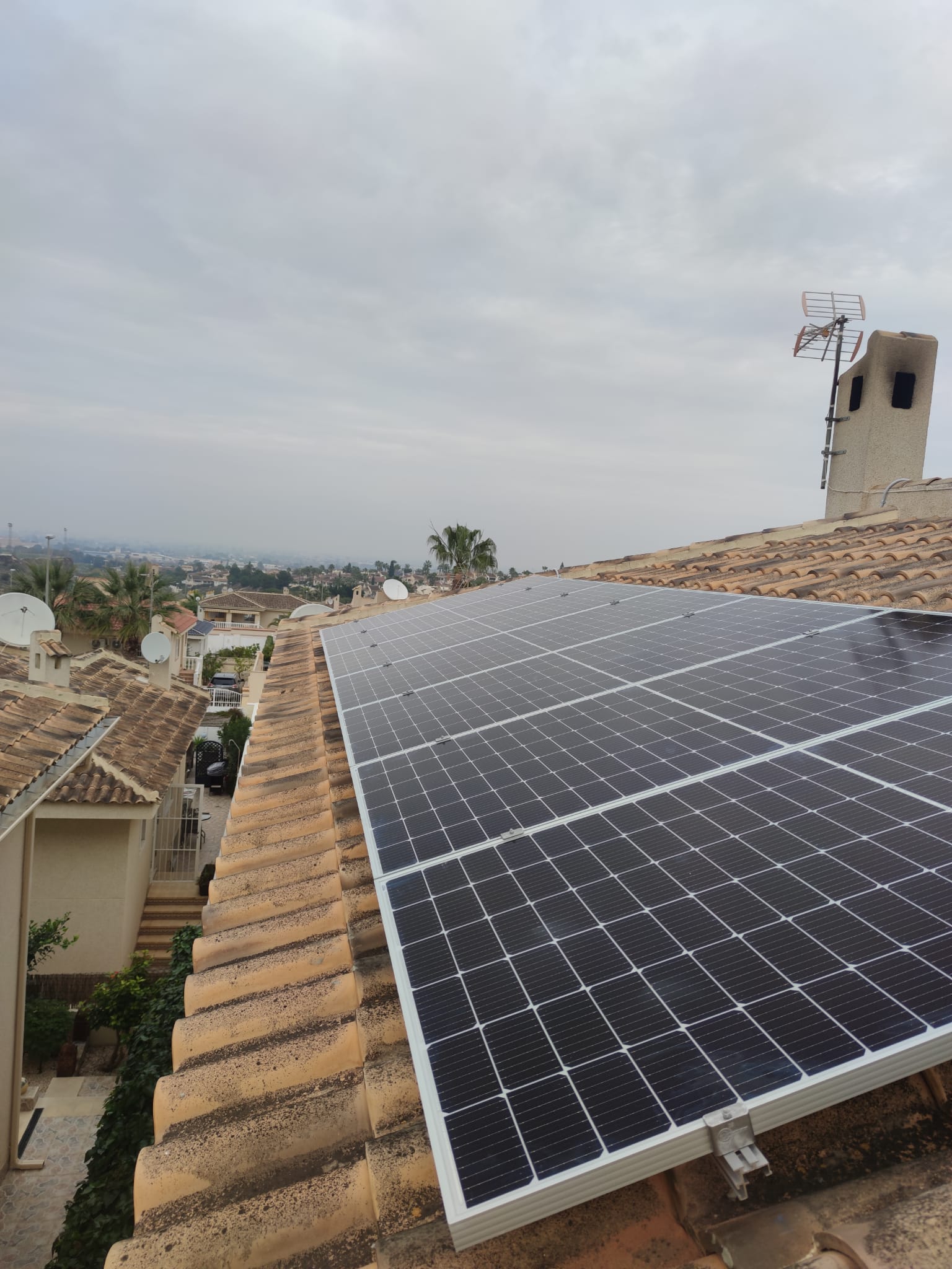 11X 455 wp Paneles Solares, Benijofar, Alicante (Sistema híbrido)