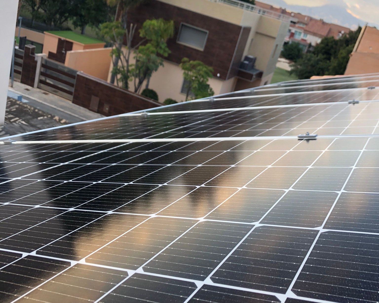 14X 380 wp Paneles Solares, Alicante (Sistema Híbrido)