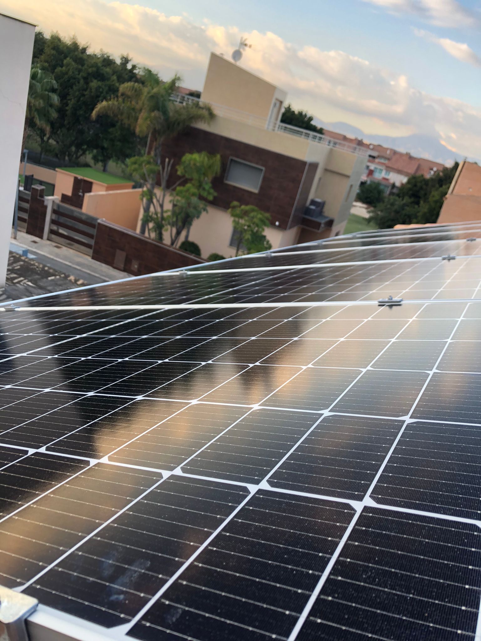 14X 380 wp Paneles Solares, Alicante (Sistema Híbrido)