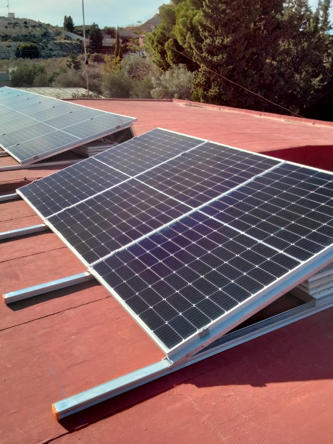 12X 385 wp Solar Panels, Alicante (Hybrid system)