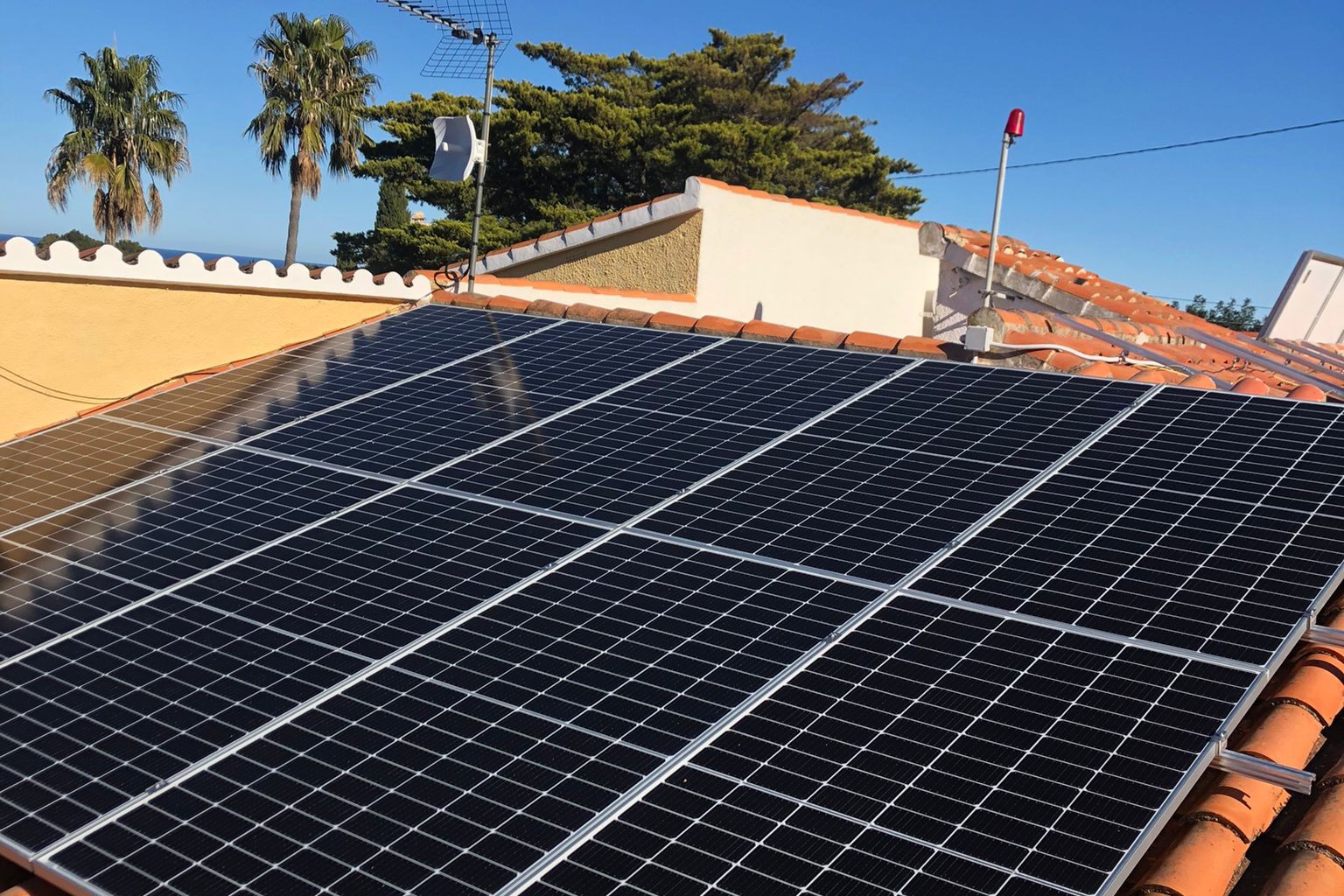16X 455 wp Paneles Solares, Denia, Alicante (Sistema híbrido)