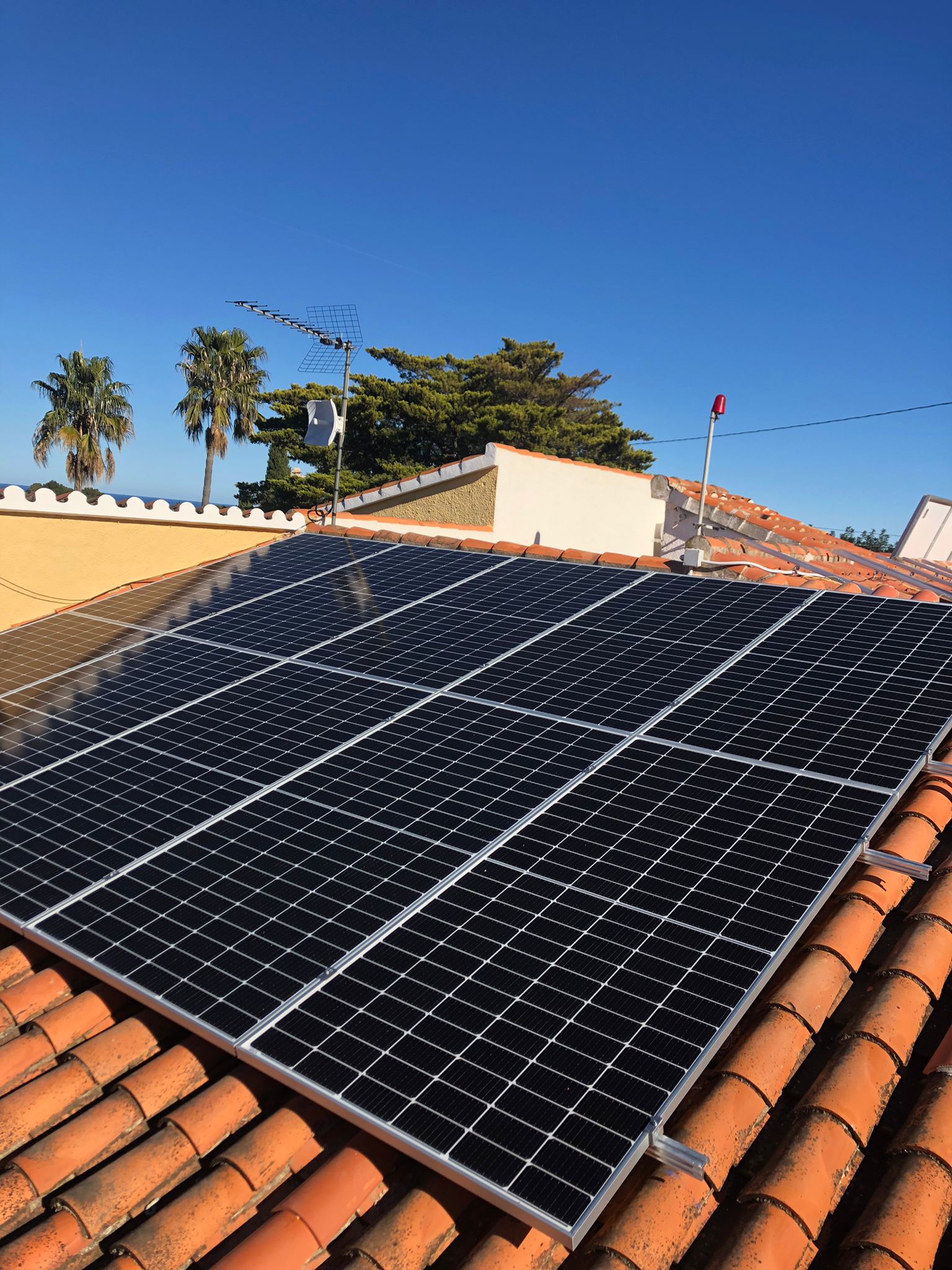 16X 455 wp Paneles Solares, Denia, Alicante (Sistema híbrido)