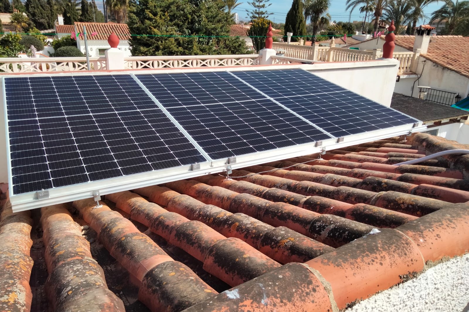 8X 385 wp Paneles Solares, Alfas del Pi, Alicante (Sistema híbrido)