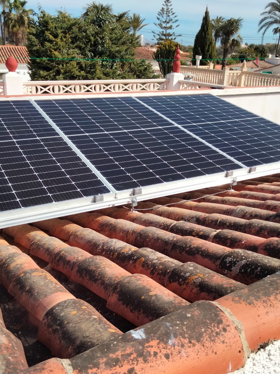 8X 385 wp Zonnepanelen, Alfas del Pi, Alicante (hybride systeem)