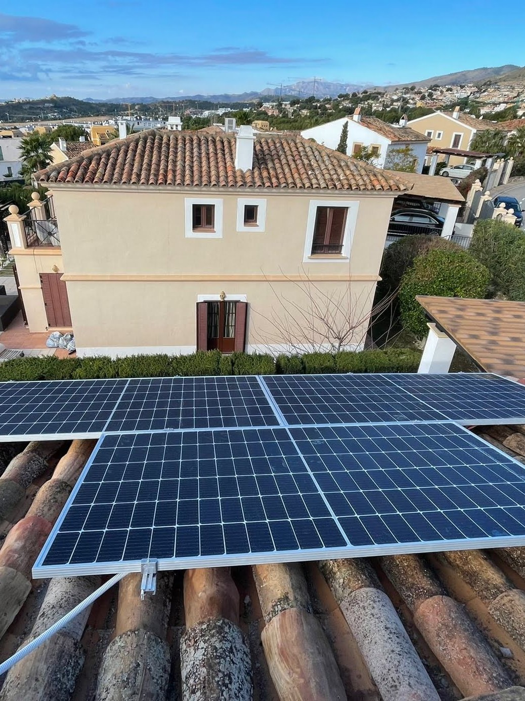11X 455 wp Paneles Solares, Finestrat, Alicante (Sistema híbrido)