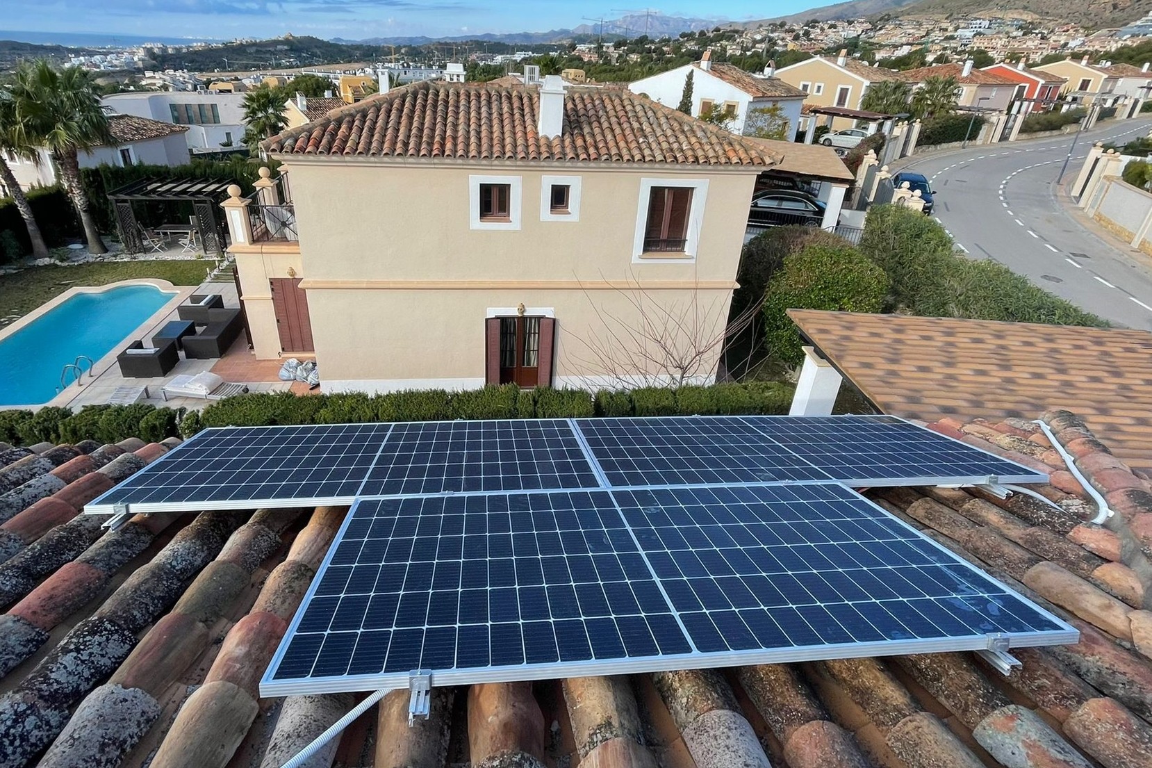 11X 455 wp Paneles Solares, Finestrat, Alicante (Sistema híbrido)