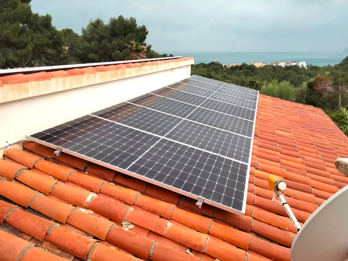 17X 455 wp Solar Panels, Altea, Alicante (Hybrid system)