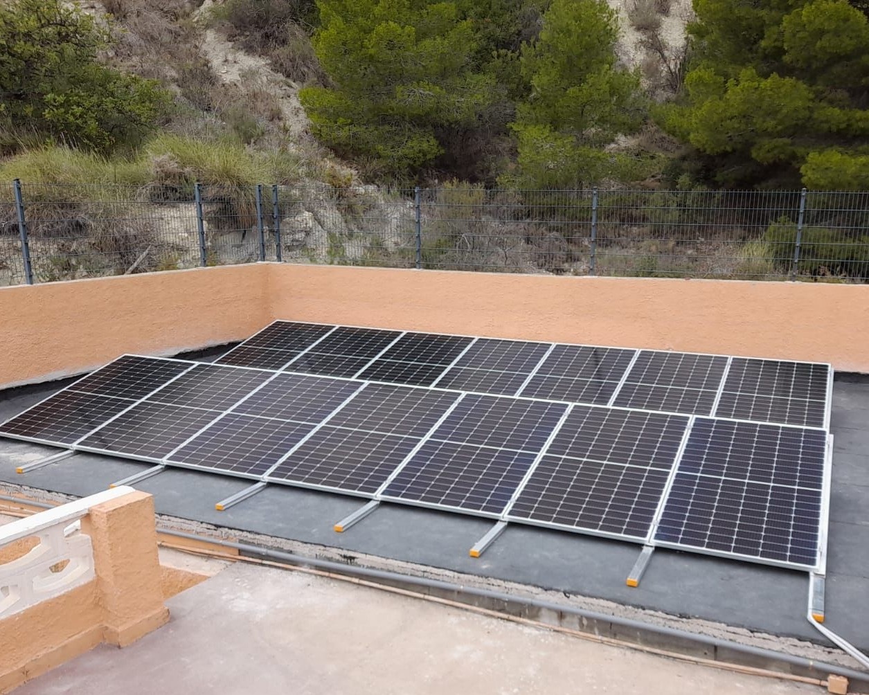 14X 385 wp Paneles Solares, Calpe, Alicante (Sistema híbrido)