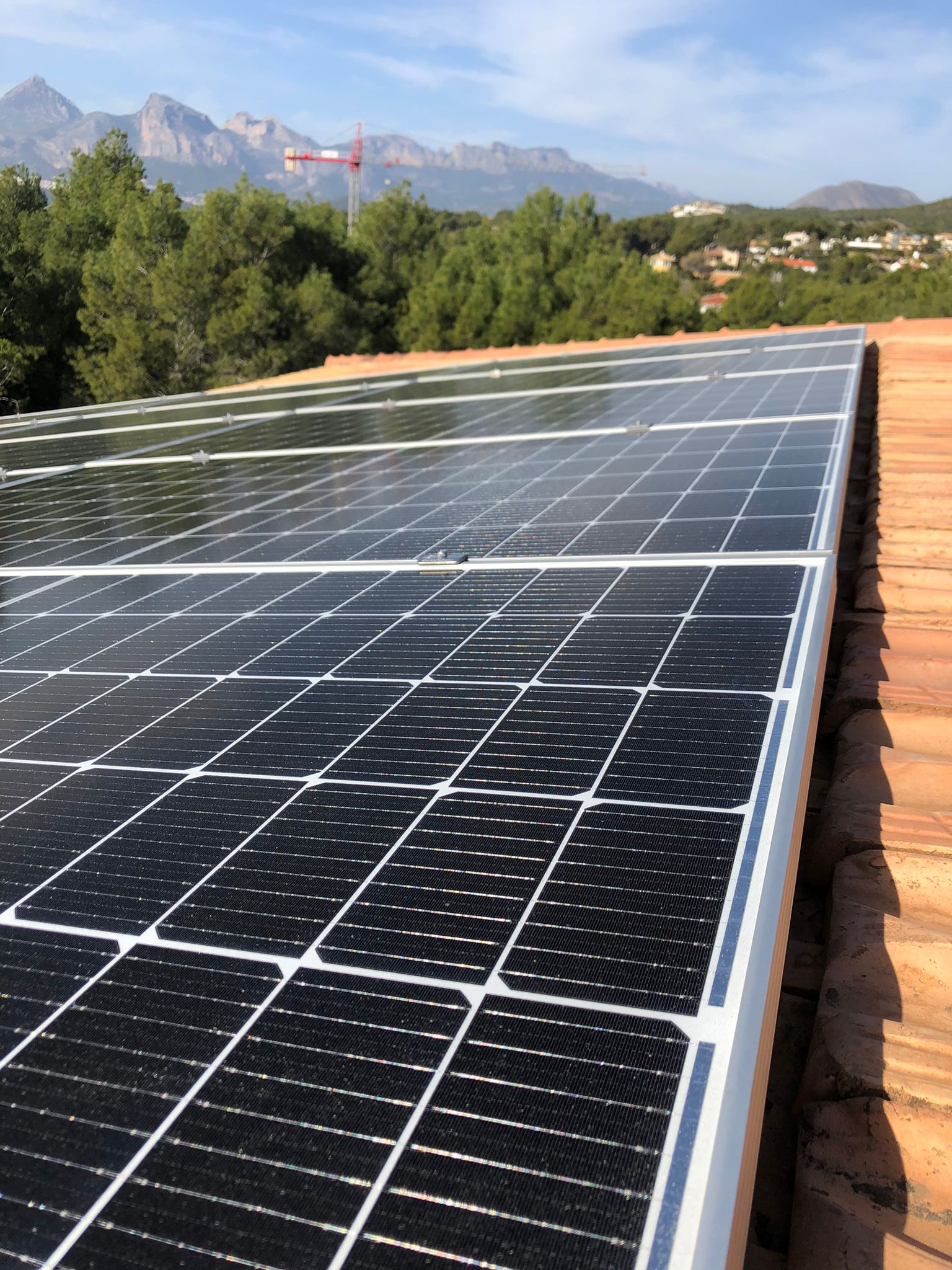15X 380 wp Paneles Solares, Altea, Alicante (Sistema híbrido)
