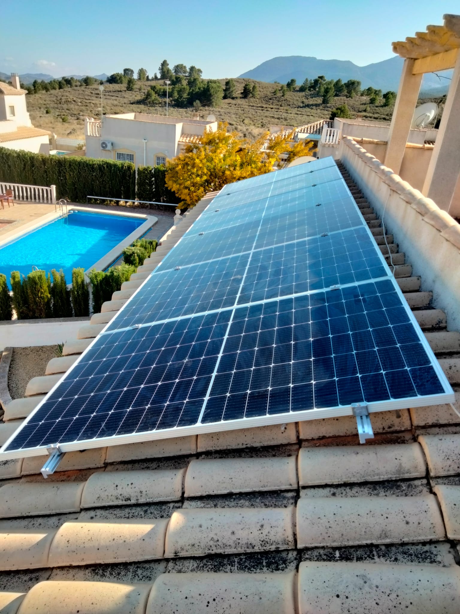 12X 385 wp Zonnepanelen, Castalla, Alicante (Hybride systeem)