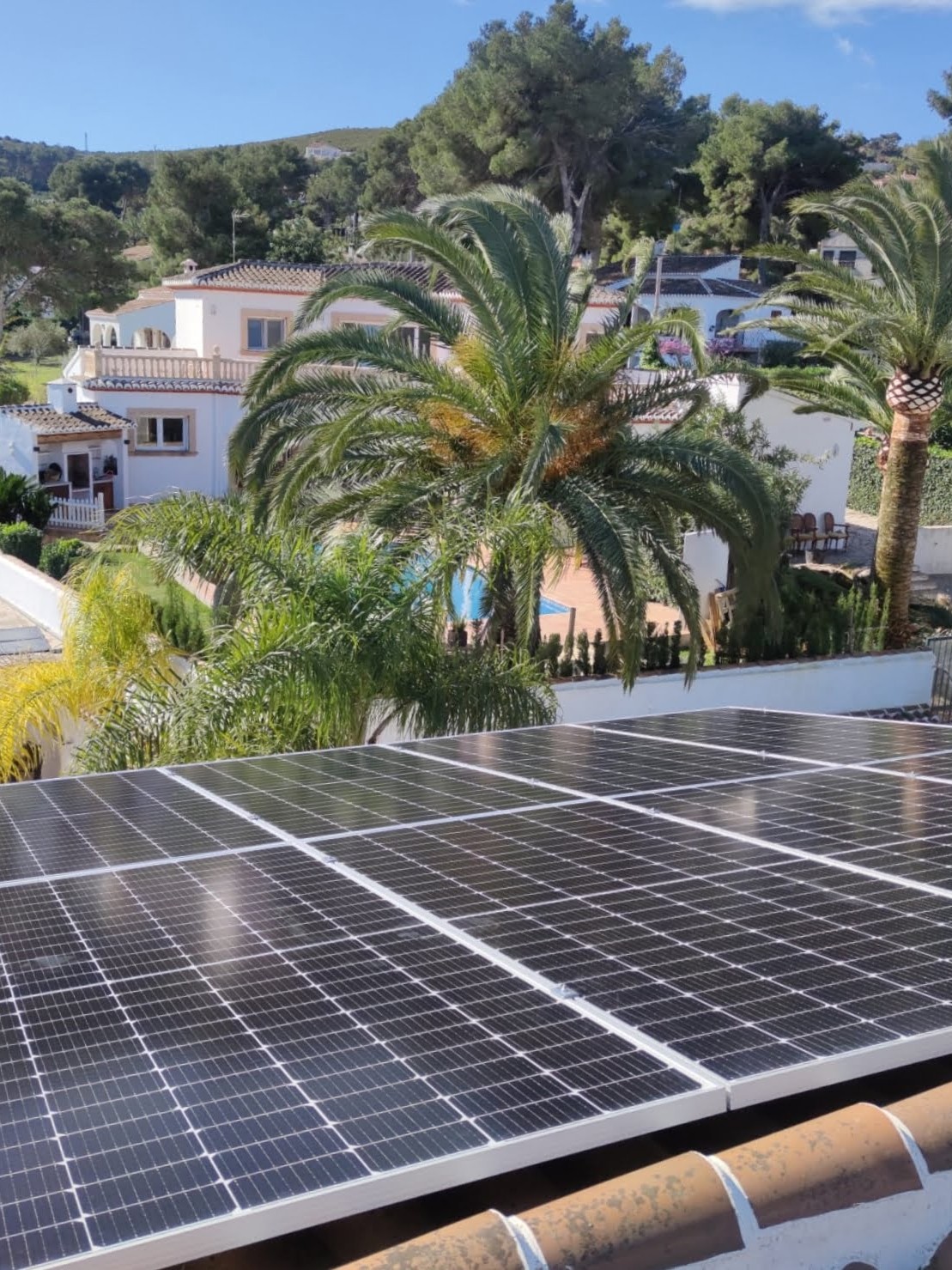 13X 455 wp Paneles Solares, Javea, Alicante (Sistema híbrido)