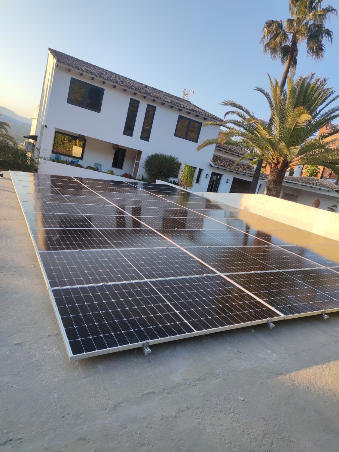 30X 455 wp Solar Panels, L'Alfas del Pi, Alicante (Hybrid system)