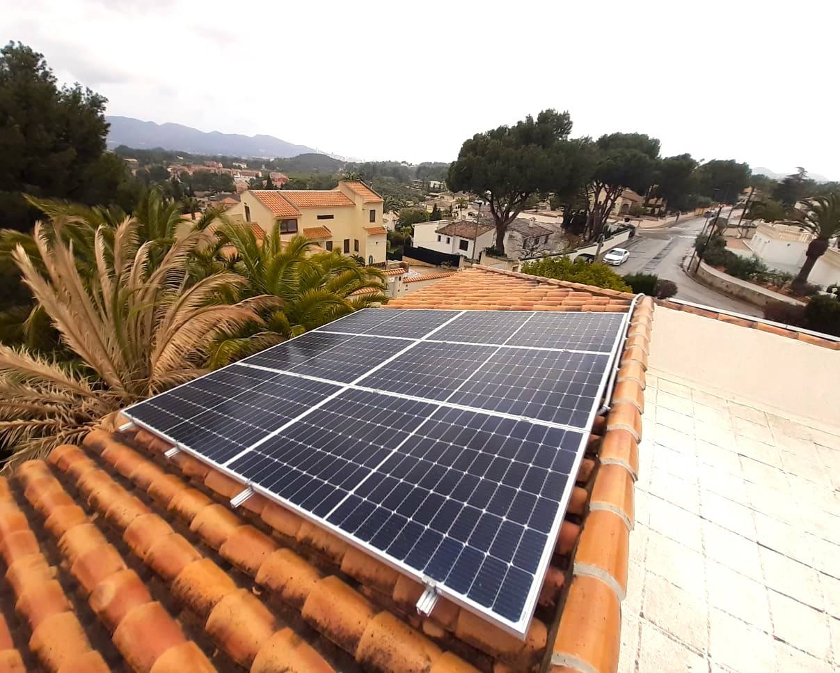 12X 385 wp Solar Panels, L'Alfaz del Pi, Alicante (Hybrid system)