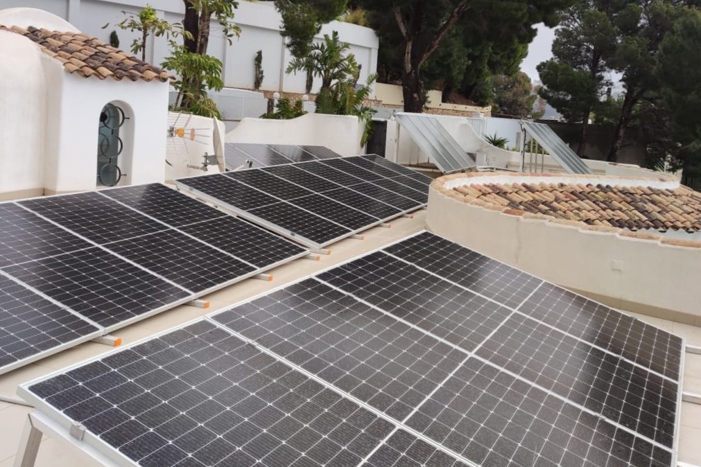 19X 460 wp Paneles Solares, Altea, Alicante (Sistema híbrido)