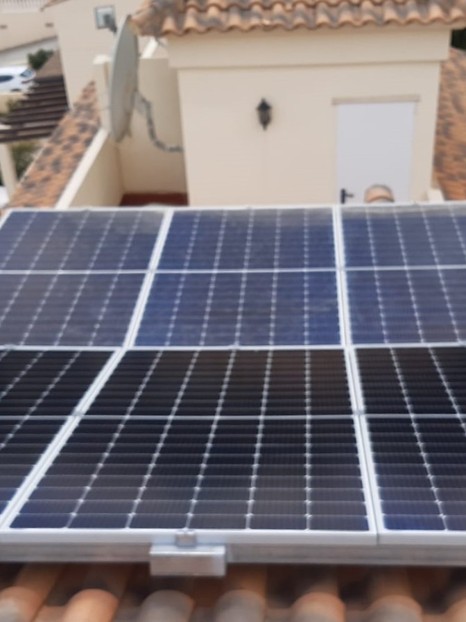 9X 385 wp Zonnepanelen, Calpe, Alicante (Hybride systeem)