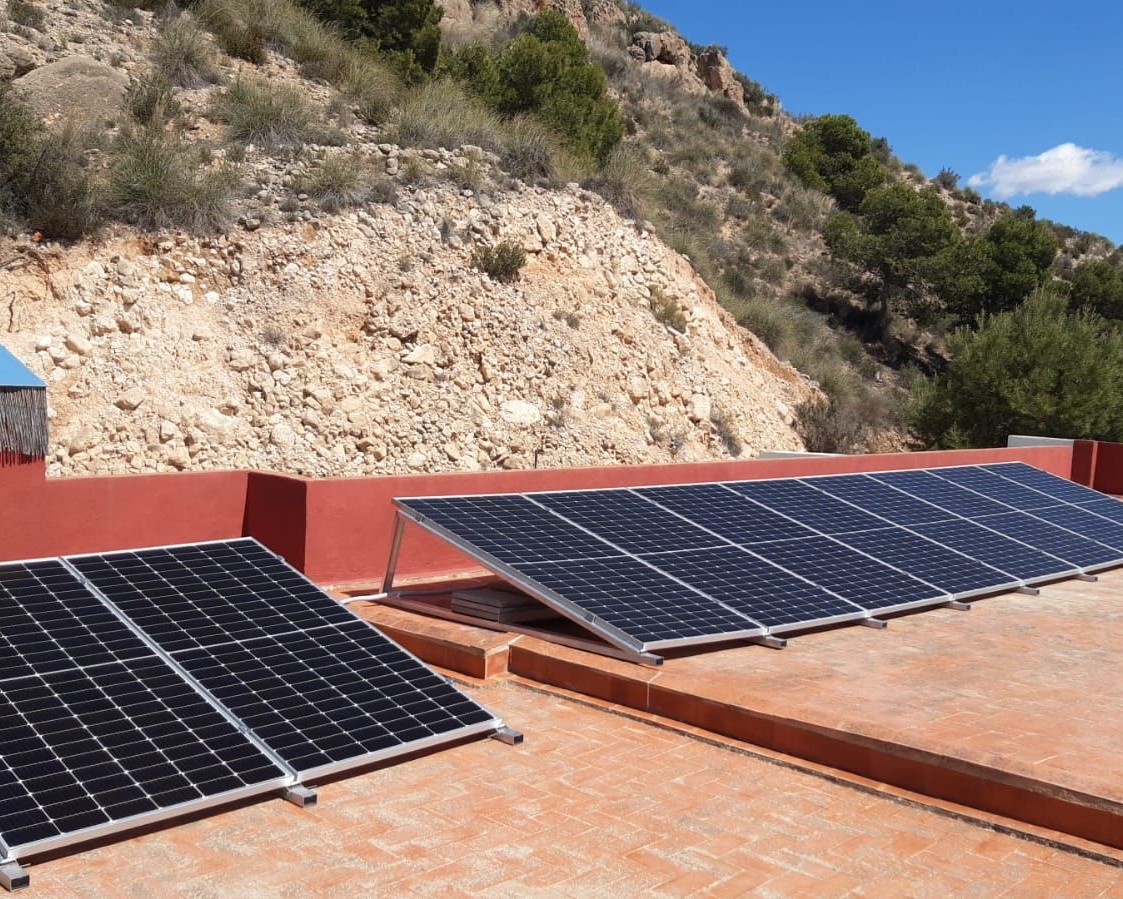 Paneles Solares 10X 460 wp, Crevillente, Alicante (Sistema híbrido)