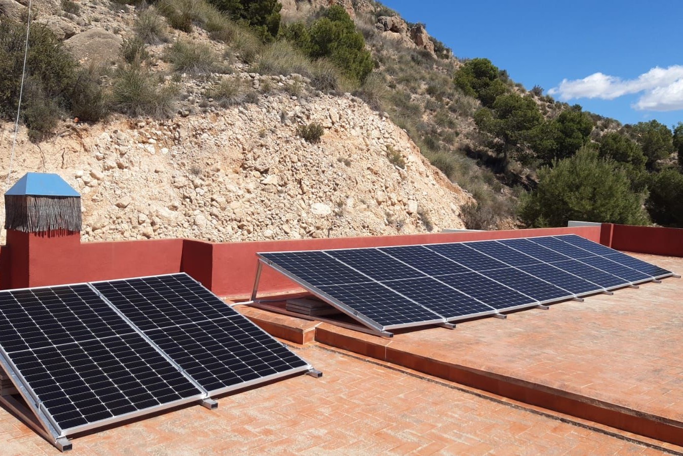 Paneles Solares 10X 460 wp, Crevillente, Alicante (Sistema híbrido)