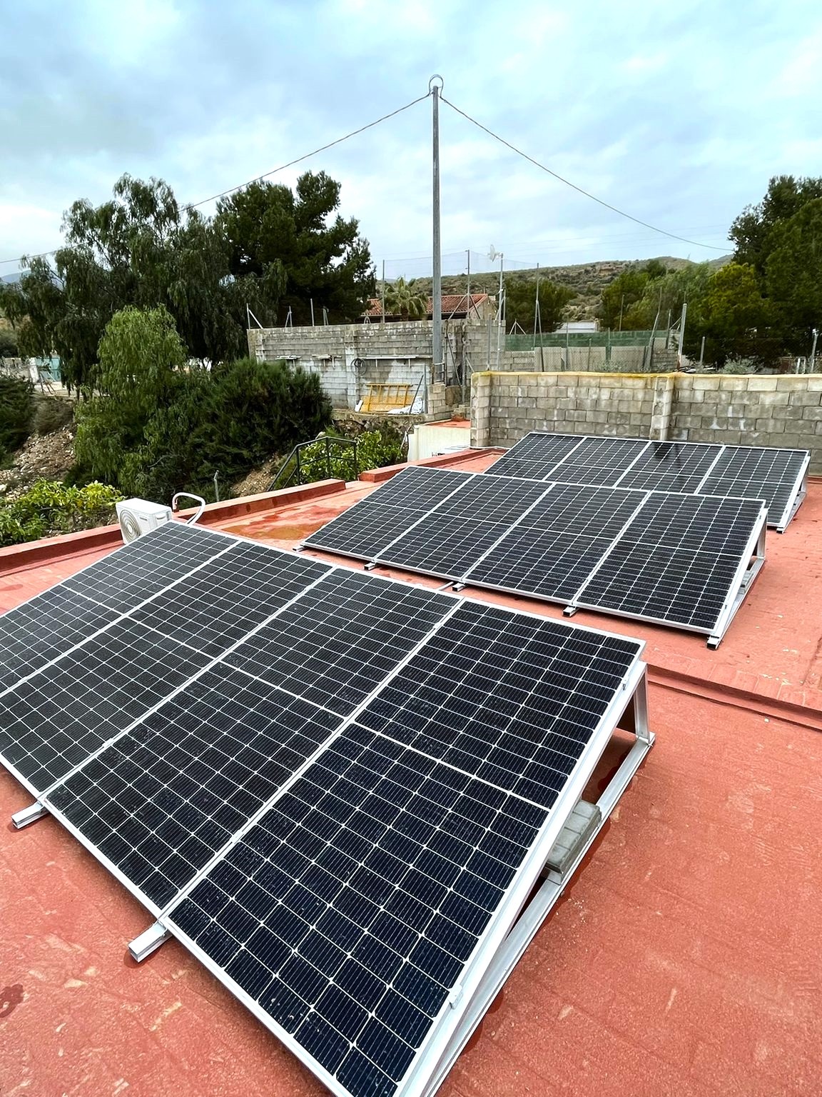 12X 455 wp Paneles Solares, Crevillente, Alicante (Sistema híbrido)