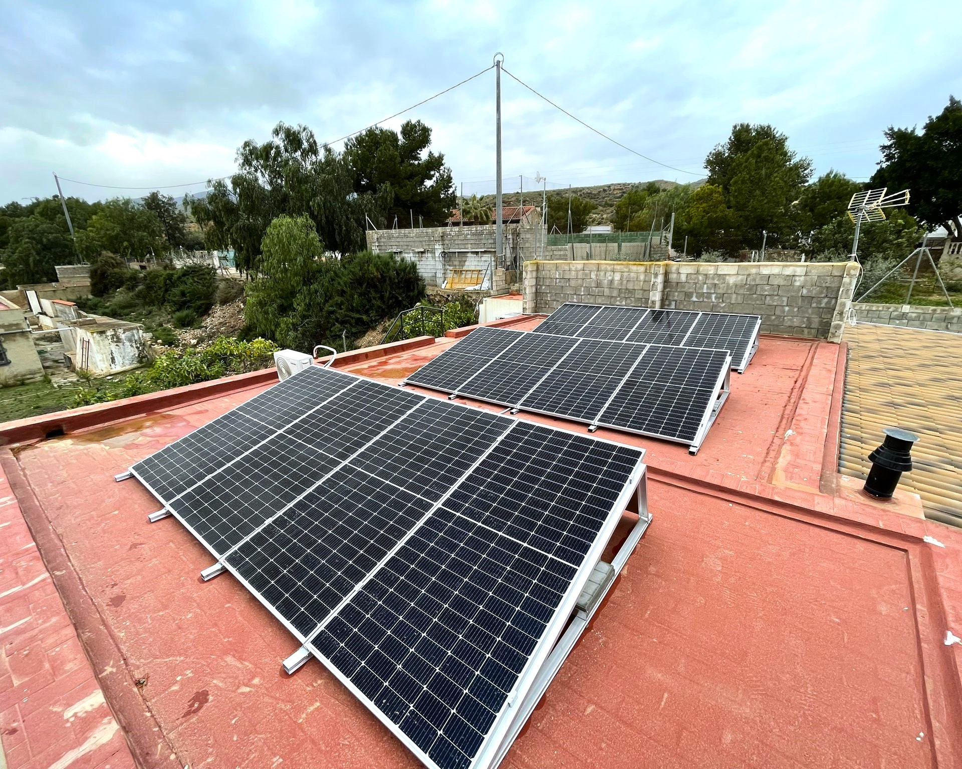 12X 455 wp Paneles Solares, Crevillente, Alicante (Sistema híbrido)