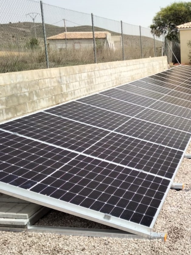 14X 455 wp Paneles Solares , Hondón de los Frailes, Alicante (Sistema híbrido)
