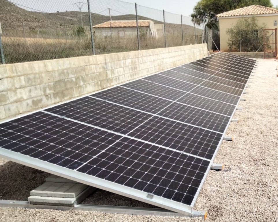 14X 455 wp Paneles Solares , Hondón de los Frailes, Alicante (Sistema híbrido)