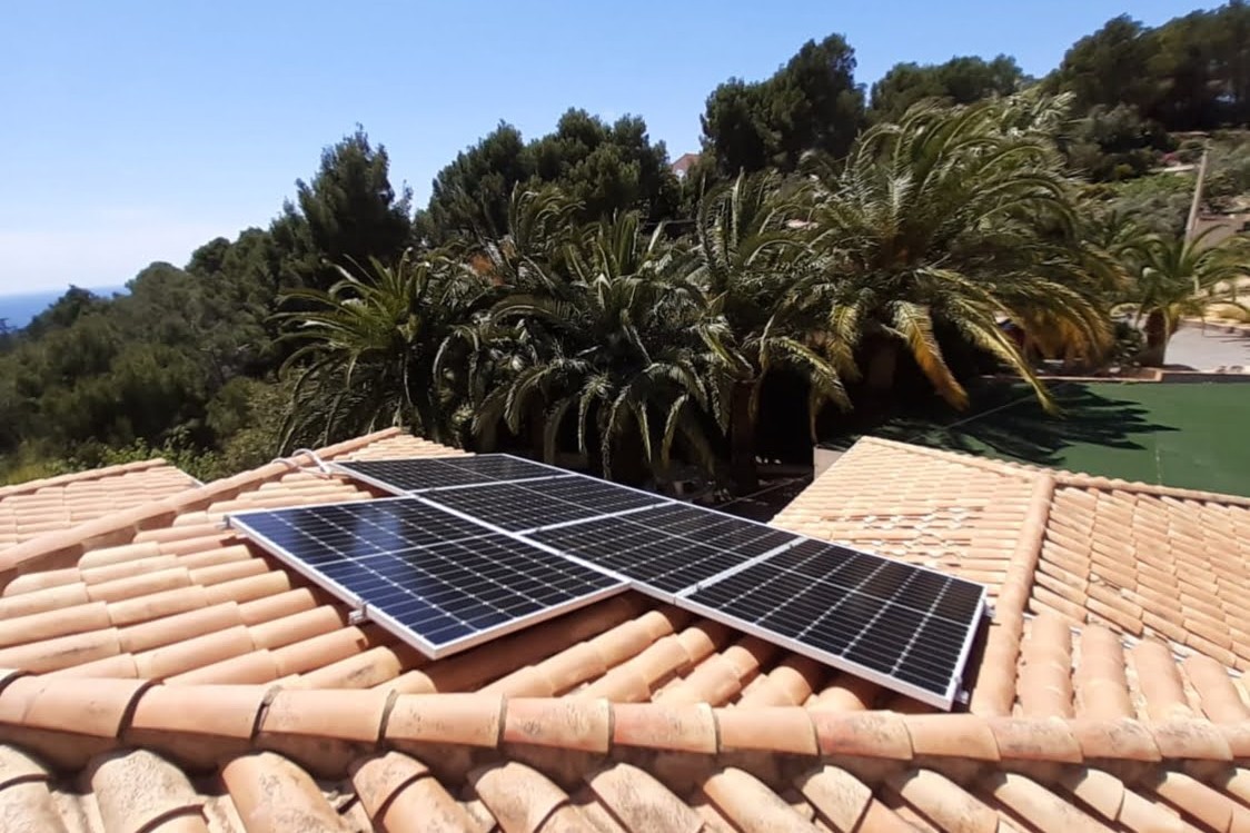 12X 380 wp Paneles Solares, Altea, Alicante (Sistema híbrido)
